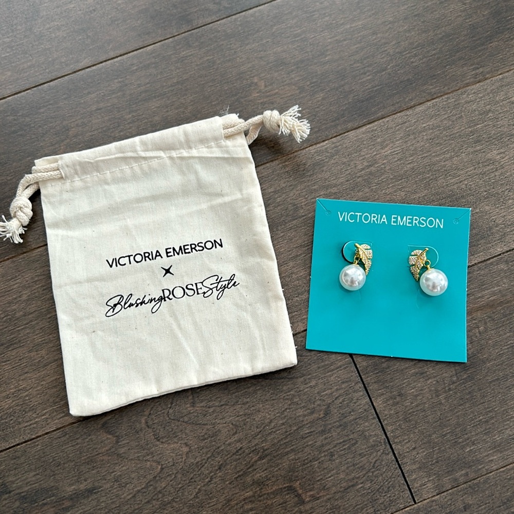 VICTORIA EMERSON Anna BR Style Collab Dani Dangle Pearl Drop Earrings Gold Stud